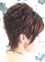 damskie fryzury krótkie włosy  zdjęcie z uczesaniem damskim z włosów krótkich  60